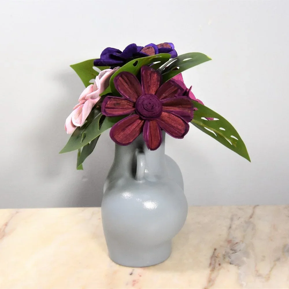 Fun! Mod nude vase w/Sola funky groovy sixties flower power style daisies